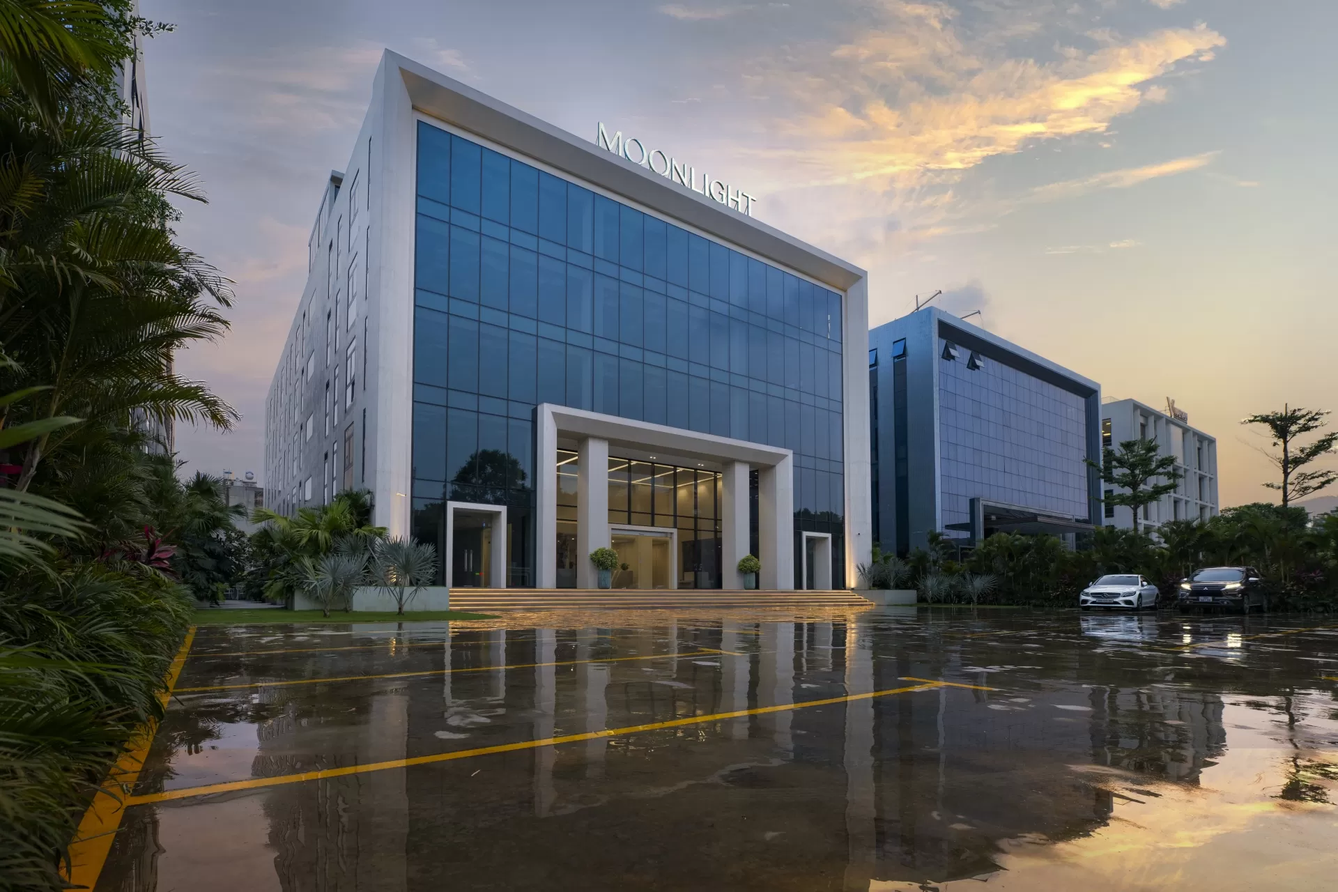 4,000 m2 sàn Văn phòng<br> và Thương mại Cao cấp